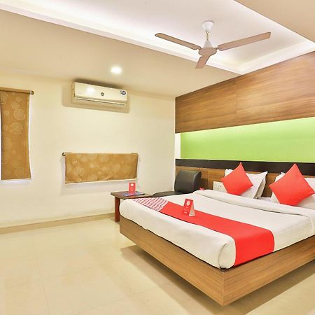 Super Hotel O Apollo Ахмедабад Экстерьер фото
