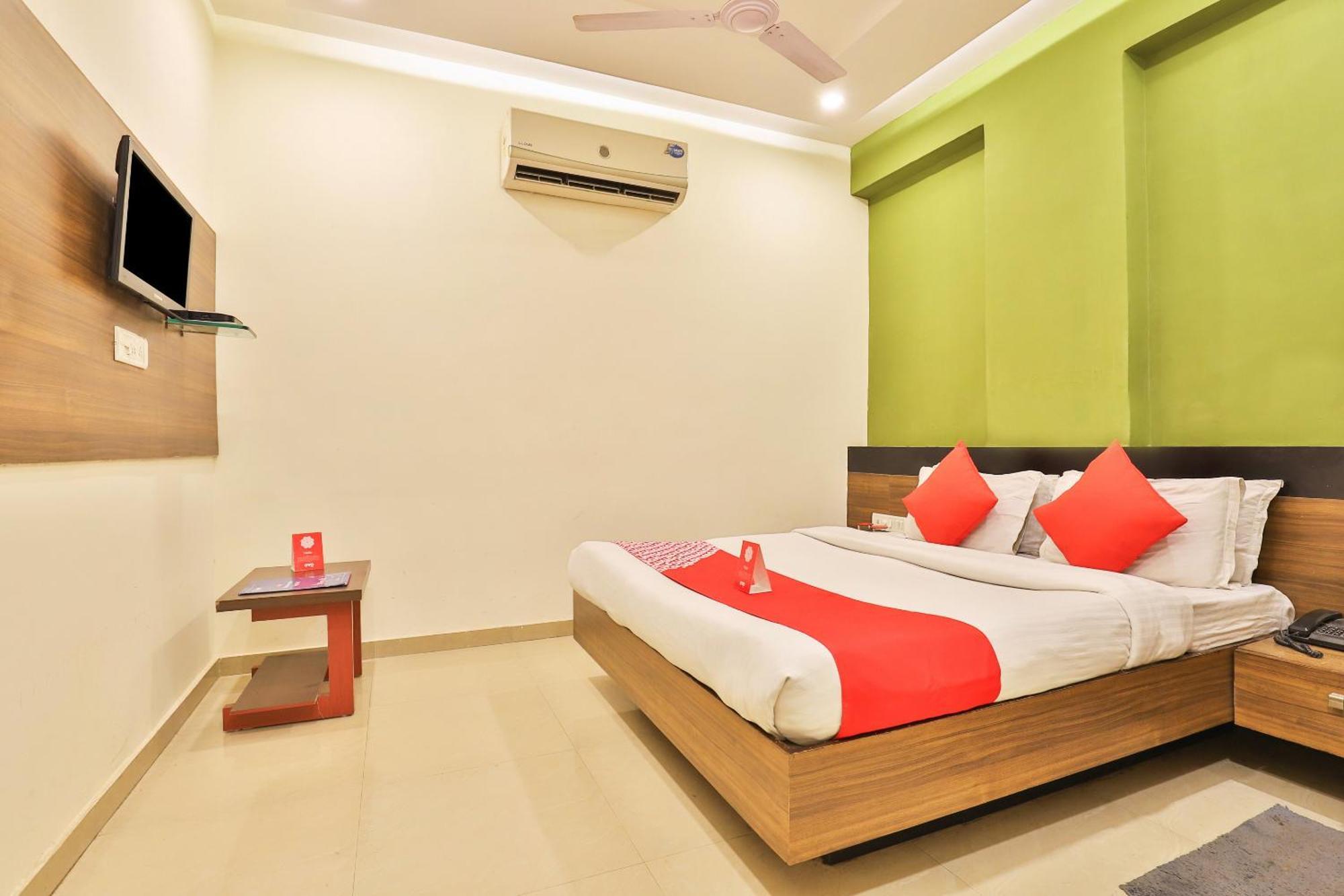Super Hotel O Apollo Ахмедабад Экстерьер фото