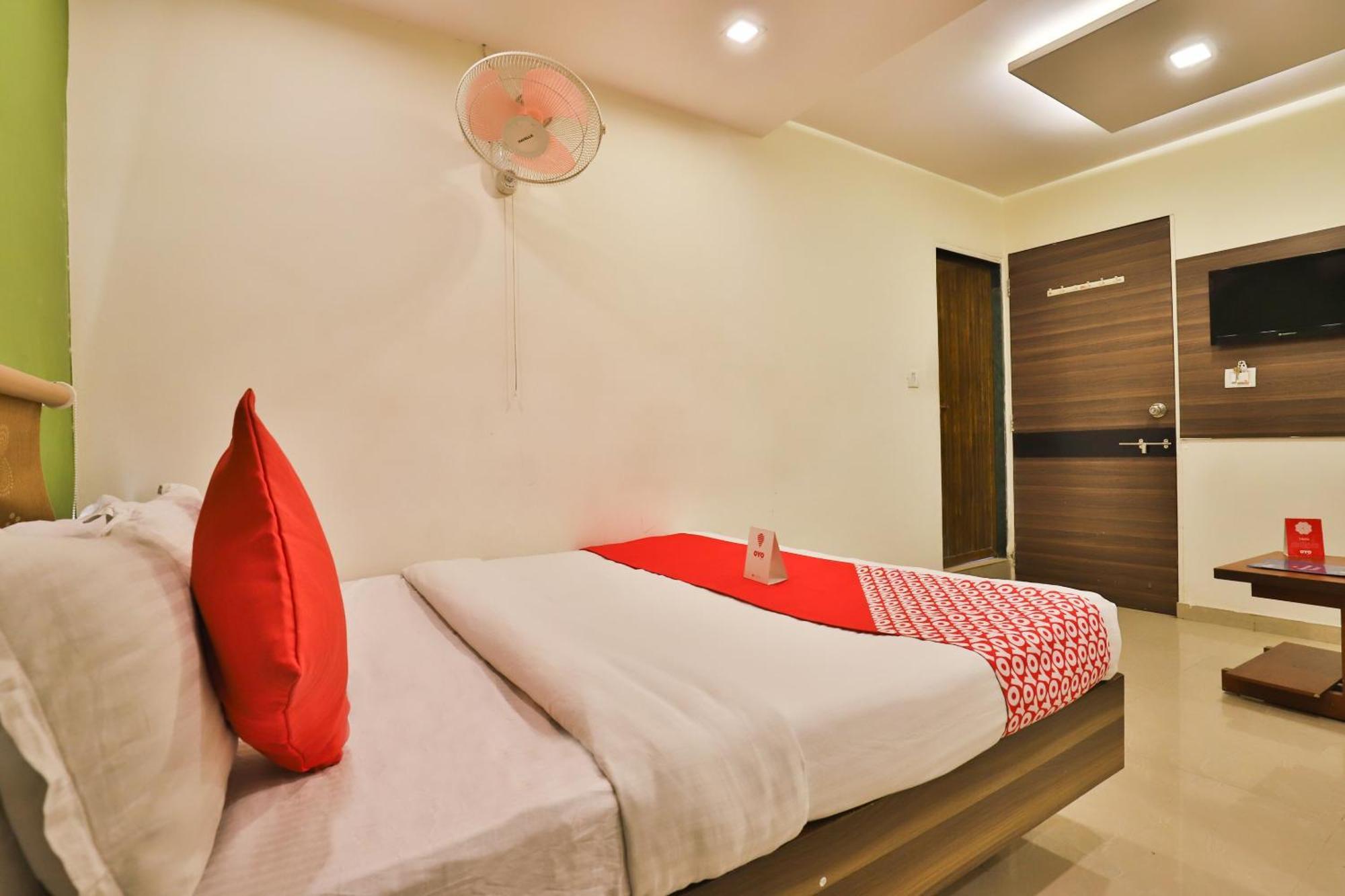 Super Hotel O Apollo Ахмедабад Экстерьер фото