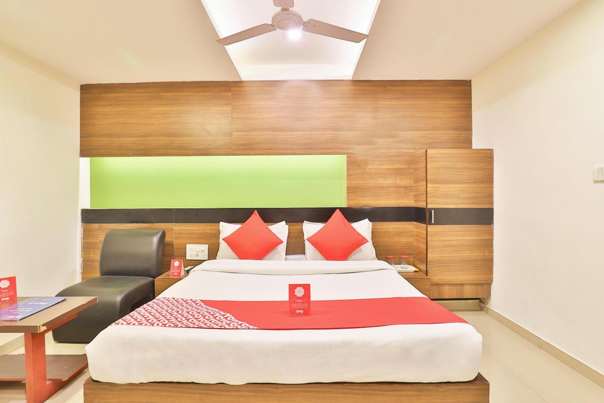 Super Hotel O Apollo Ахмедабад Экстерьер фото