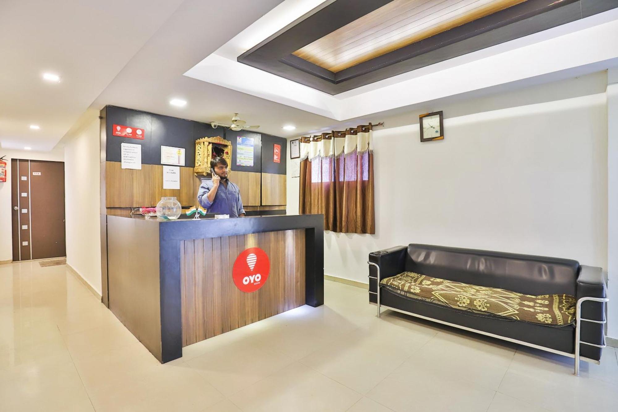 Super Hotel O Apollo Ахмедабад Экстерьер фото