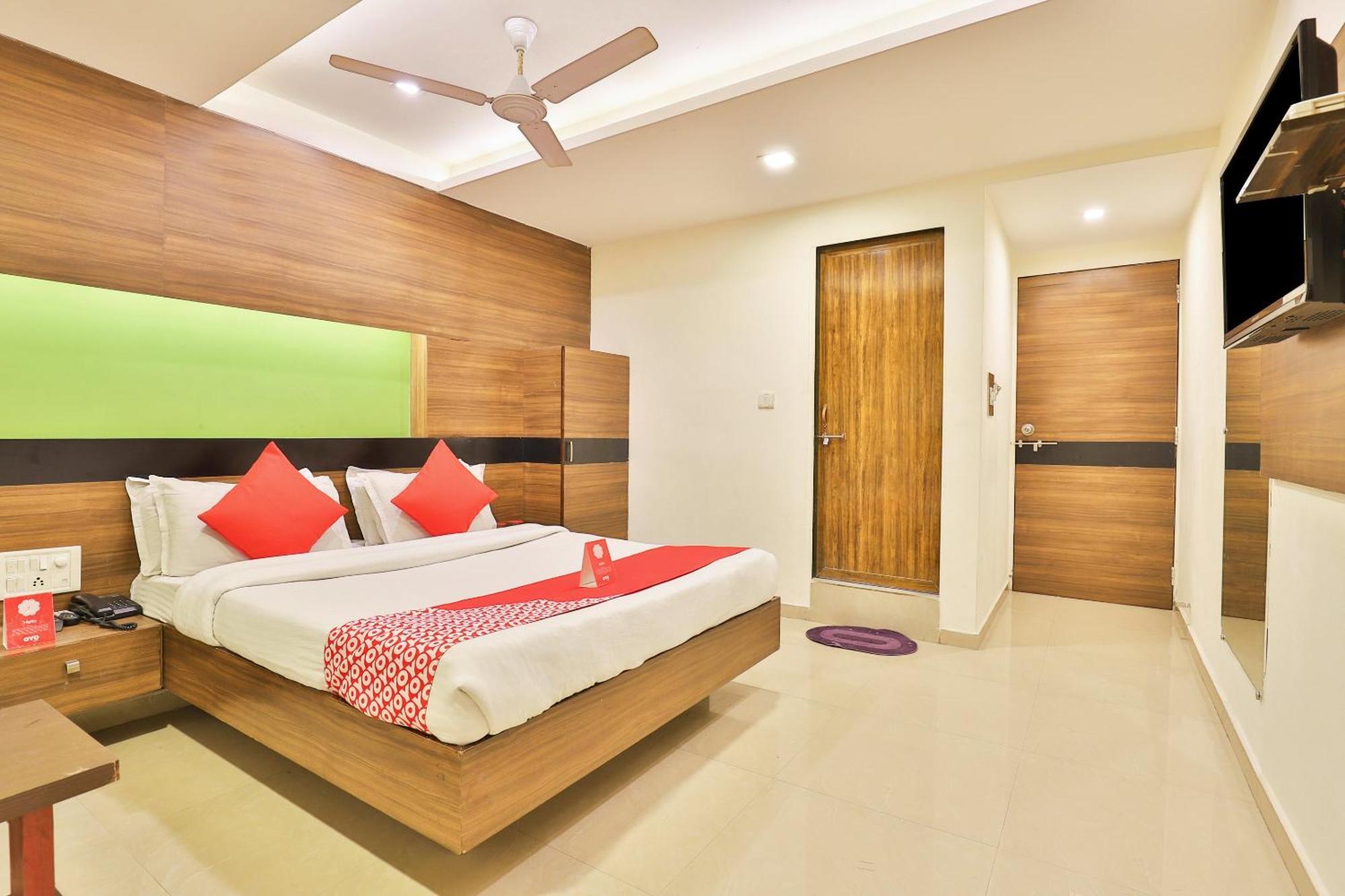 Super Hotel O Apollo Ахмедабад Экстерьер фото